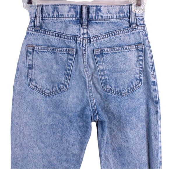 GAP Kids Mom Jeans in Light Wash Girls Size 8 - Picture 5 of 11